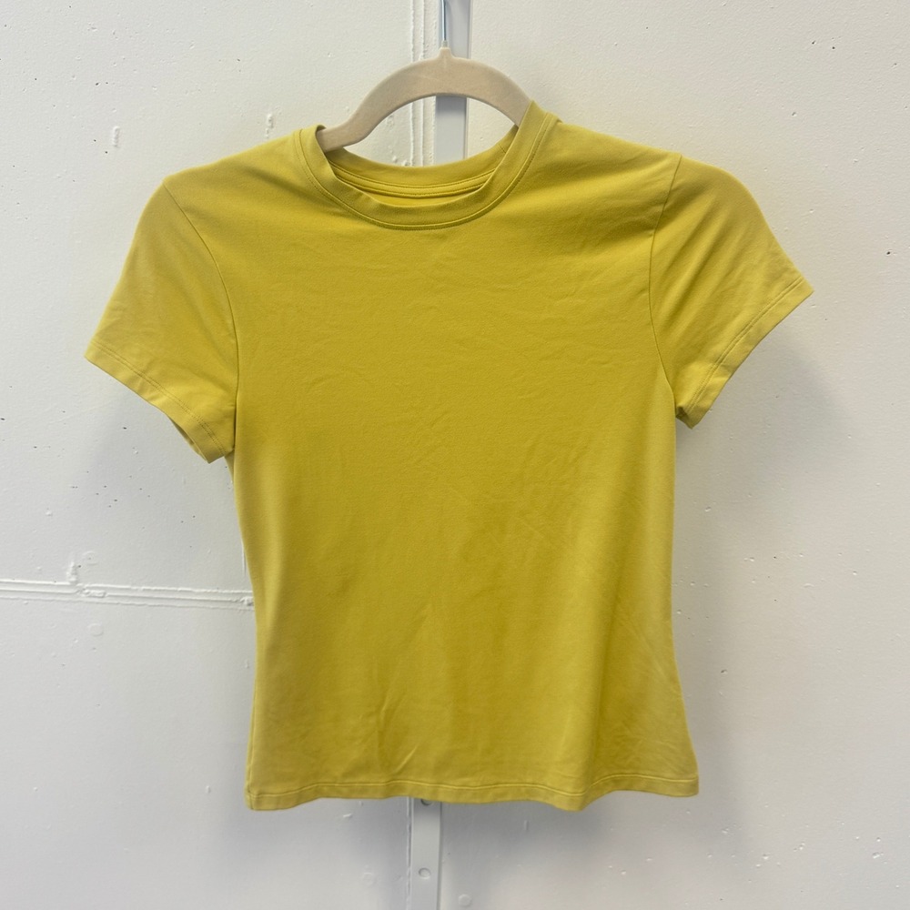 Under Armour Womens Fitted Short Sleeve T-Shirt Yellow Crew Neck Small Athletic